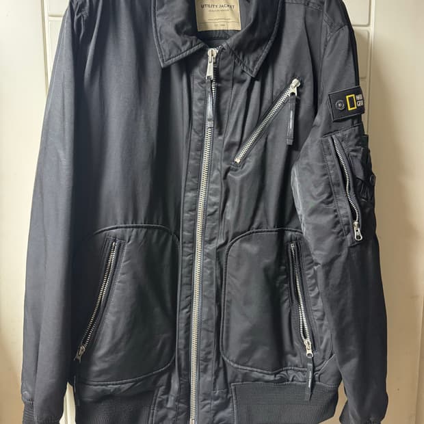 네셔널 지오그래픽 봄버