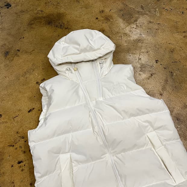 노스페이스 화이트 후드 패딩 조끼 