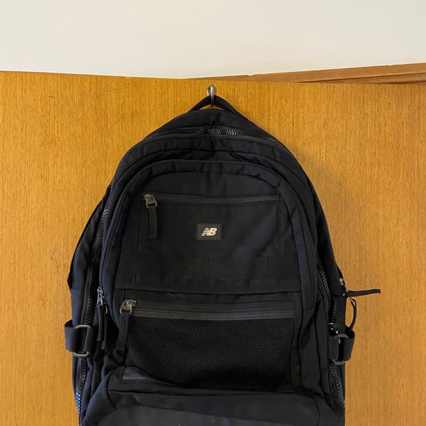 뉴발란스 검정 백팩 가방