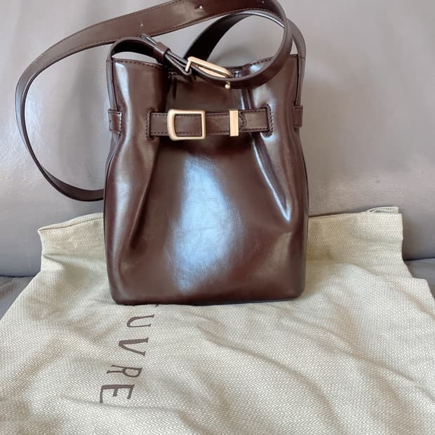 루에브르 삭드생뛰 스몰 브라운 버킷백