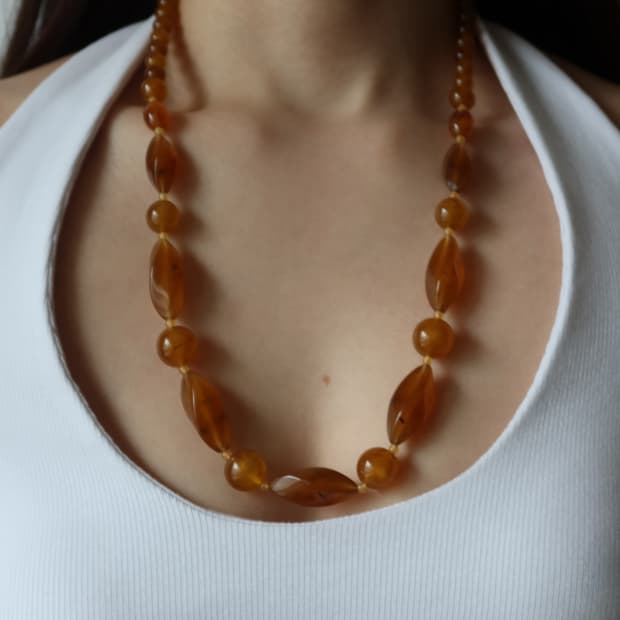 amber flow necklace