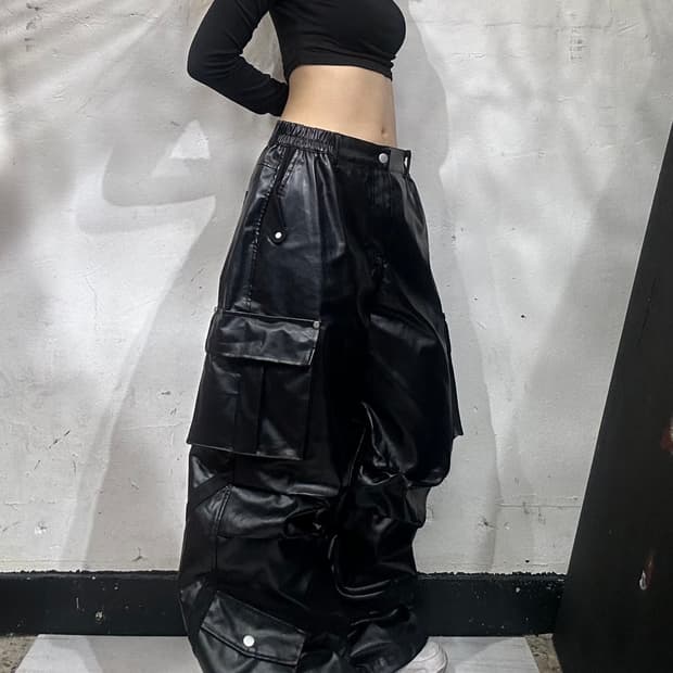 빈티지 블랙 대장급 멀티 포켓 유틸리티 비건레더 가죽 와이드 카고 팬츠