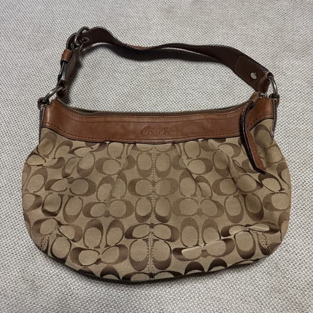 코치(COACH) 시그니처 호보백