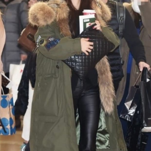 새상품급 지컷 연예인 공항 패딩 야상 롱패딩 55