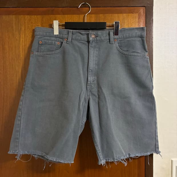 VINTAGE LEVIS 550 CUT JEANS 