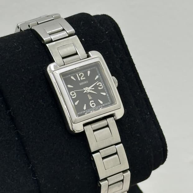 세이코 루키아 블랙 다이얼 여성 시계