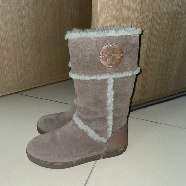 토리버치 한정판 시어링 부츠