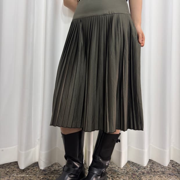 uniqlo pleats skirt