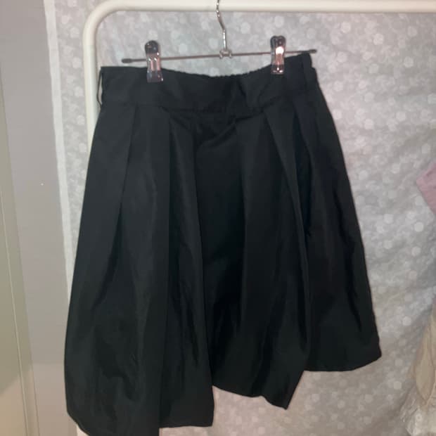 💌 Black balloon skirt.