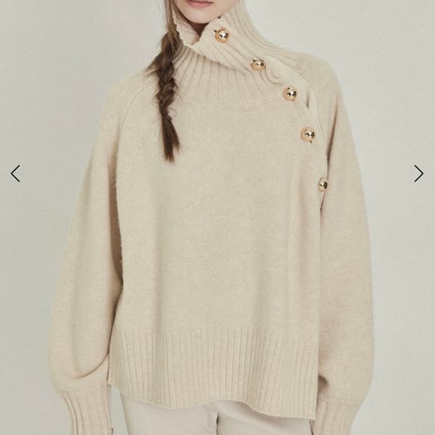 로맨시크 골드 버튼 니트