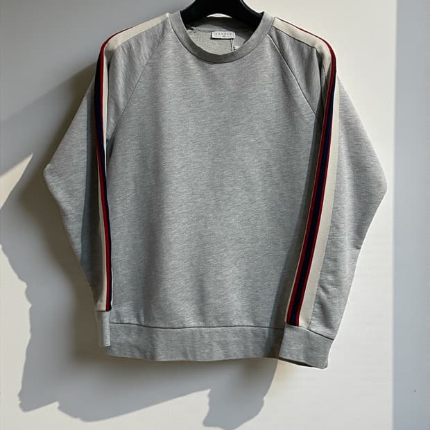 산드로 라인 배색 스웻셔츠