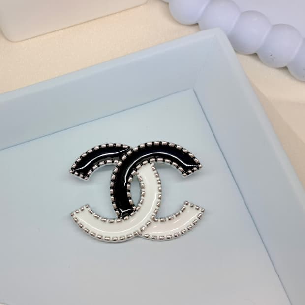 샤넬 브로치 빈티지 펜던트 블랙앤화이트