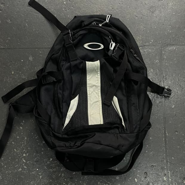오클리 아이콘 백팩