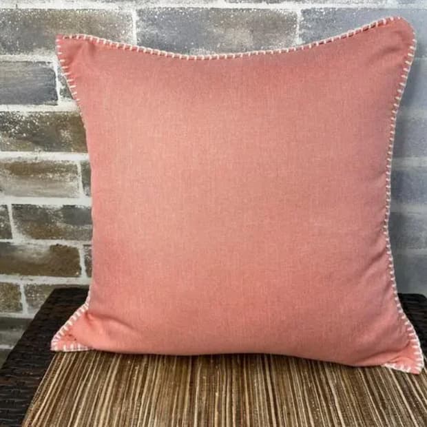코랄 핑크 스티치 쿠션