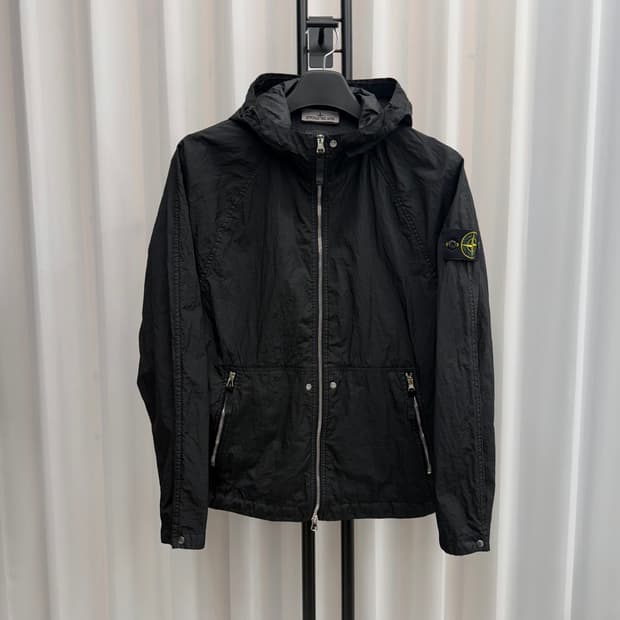 [백화점판/M] 25SS 스톤아일랜드 나일론 에코닐 바람막이