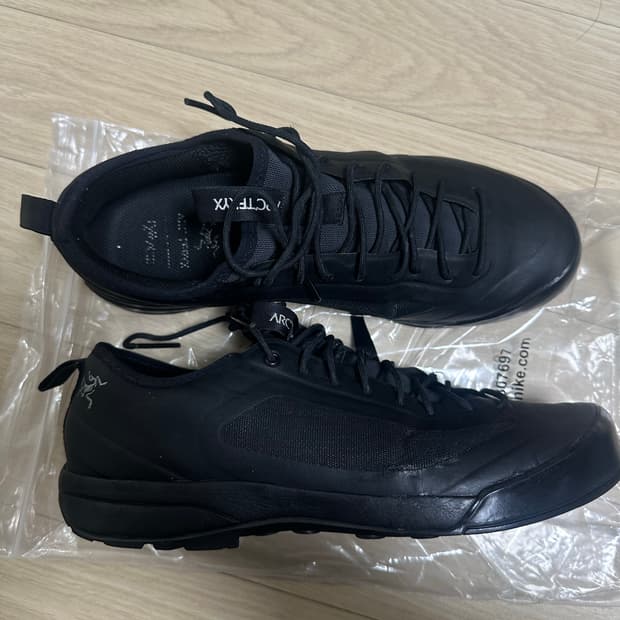 아크테릭스 트레킹화 260