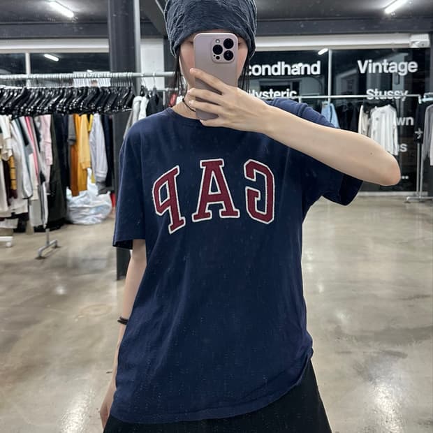 갭 버건디&네이비 컬러 로고 패치 반팔 티셔츠