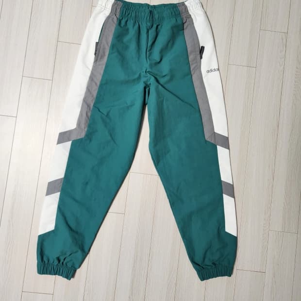 아디다스 이큅먼트 윈드 트랙 팬츠 품명 EQT WIND PANT 사이즈M