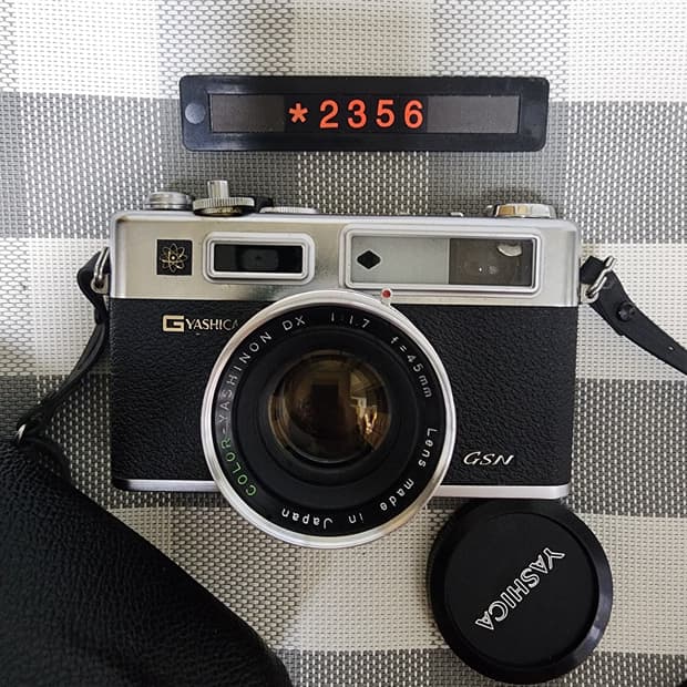 야시카 일렉트로 35 gsn 필름카메라 실버바디 케이스포함