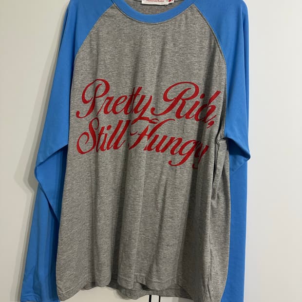 프랙티컬앤리얼리스틱 롱슬리브 