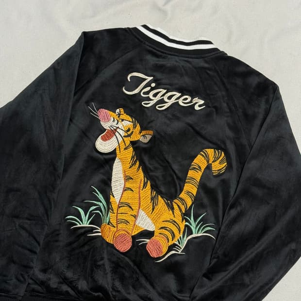 S 도쿄 디즈니 리조트 위니더푸 티거 자수 벨벳 스카잔