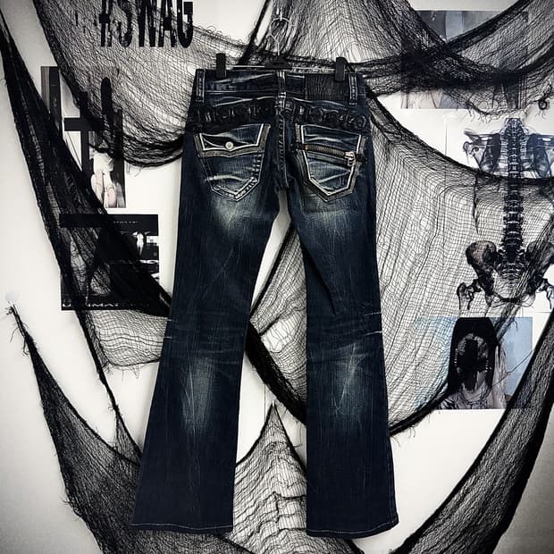 00s patch detailed lowrise bootscut jean