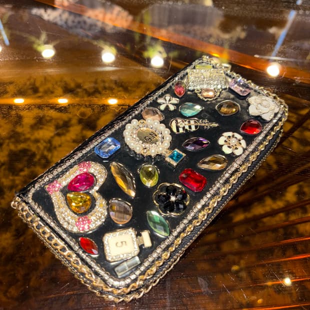 Kirakira brooch long wallet