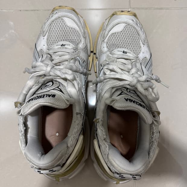 42 발렌시아가 러너 스니커즈