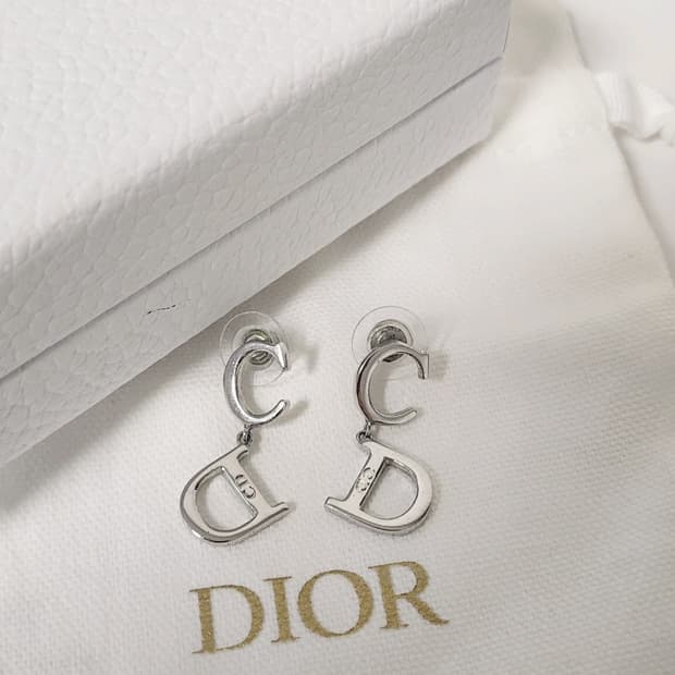 정품 디올 CD장식 드롭 귀걸이 