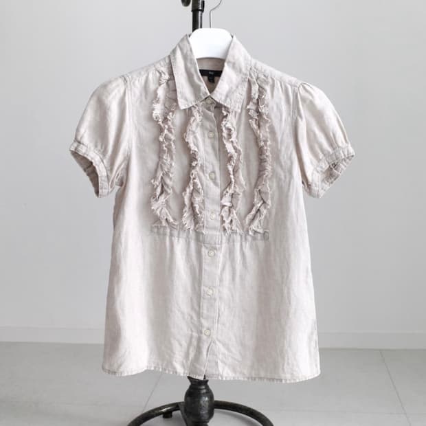 갭 데미지 프릴 하프 블라우스