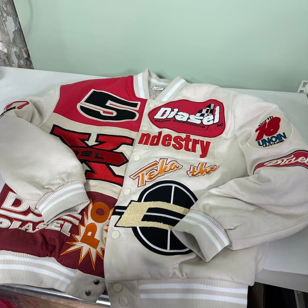 FREE VTG 아이보리 멀티패치 바시티자켓