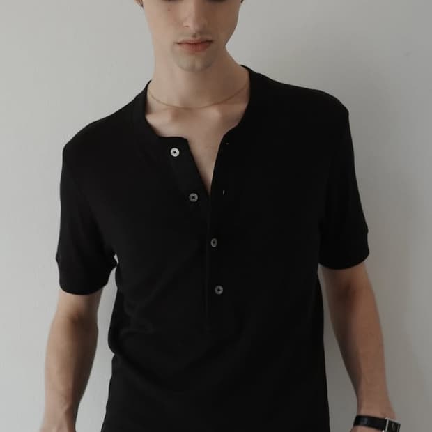 리젤서비스 MARGIN HENLEY NECK T-SHIRTS BLACK