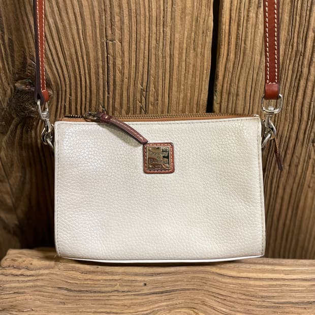 두니앤버크 가죽 크로스백 