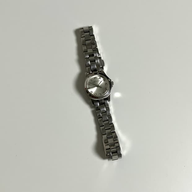 마크제이콥스 메탈 실버 빈티지 손목시계