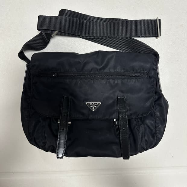 프라다 메신적 백