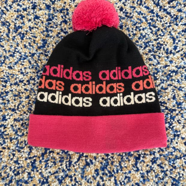 아디다스 로고 방울비니