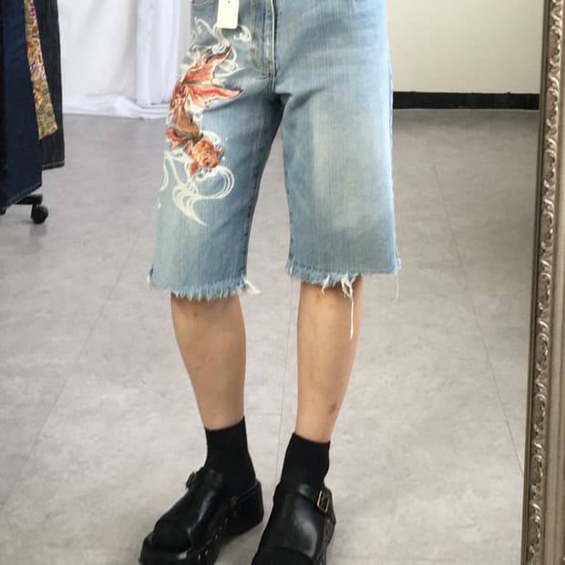 Oriental needle work denim half pants