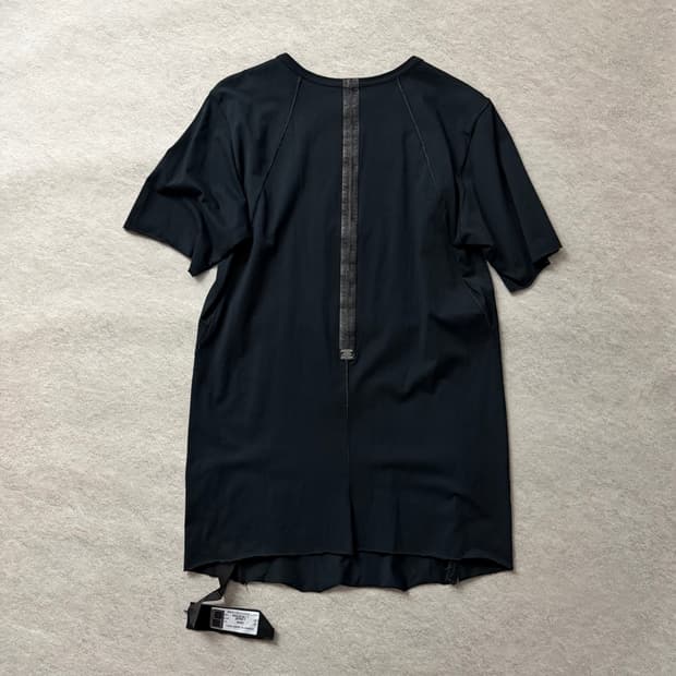 아이작세럼 백스트랩 반팔 티셔츠