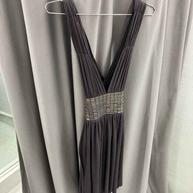 소프트 플리츠 비즈 드레스