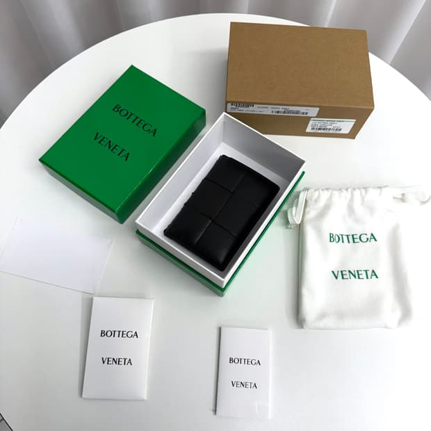 [풀박스] 보테가베네타 맥시 플랩 오거나이저 지갑 블랙