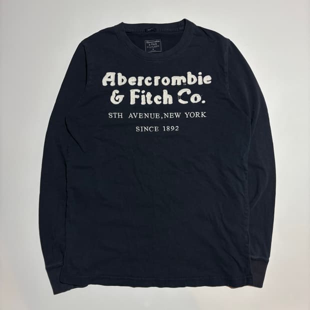 아베크롬비 네이비 빈티지 로고 맨투맨