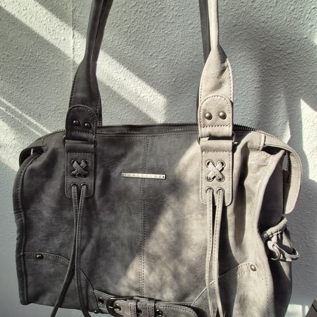 팬시클럽 벨티드 워싱 레더백