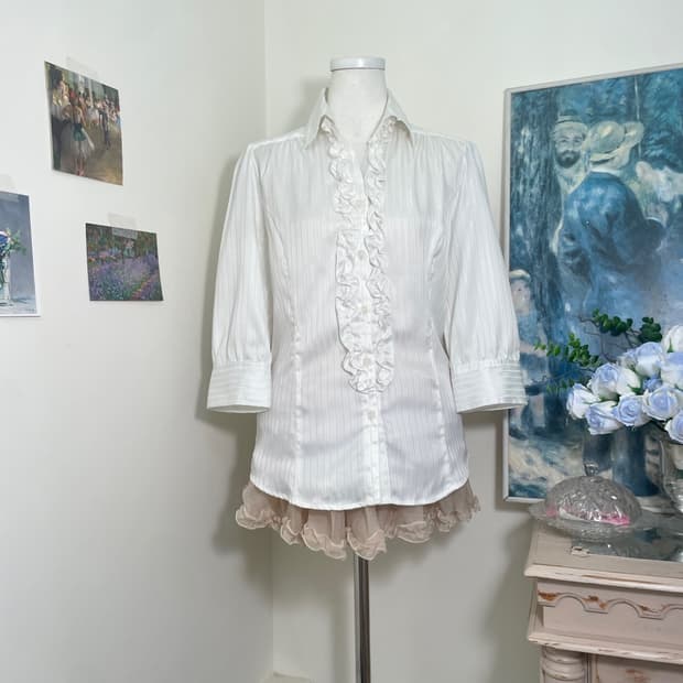 white glitter line ruffle shirt