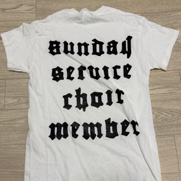 yeezy 선데이서비스 티셔츠 s사이즈