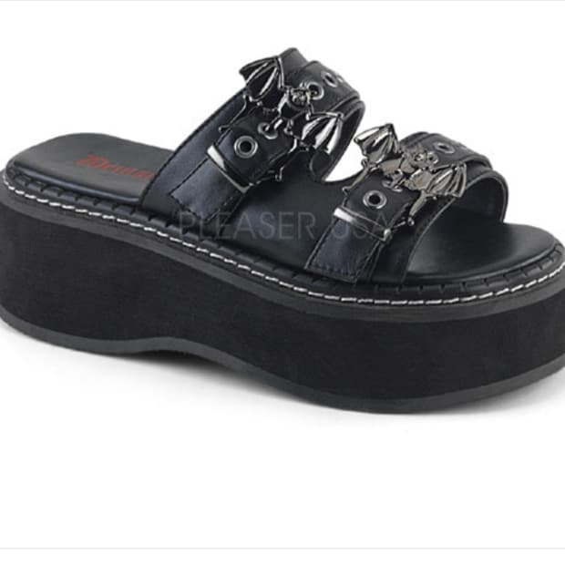 DEMONIA 데모니아 에밀리 100 더블스트랩 박쥐 버클 샌들 슬리퍼