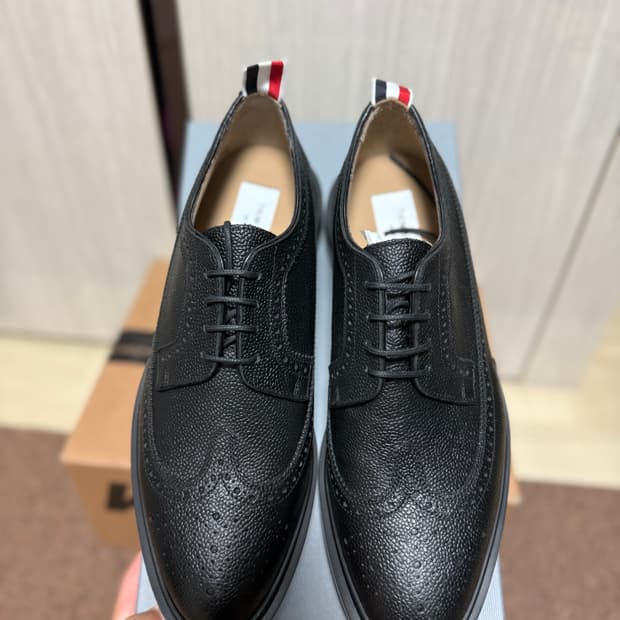 톰브라운 브로그 로퍼 mfd002h00198 (새상품, US9)