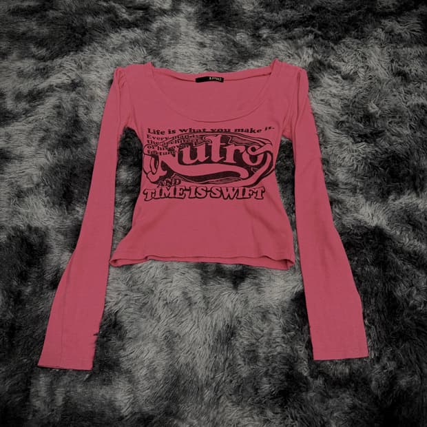 핑크 y2k 퍼프숄더 크롭 레터링 긴팔