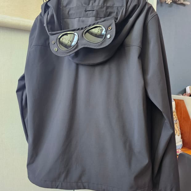 씨피 CP컴퍼니 가장 인기 모델 후드에 렌즈 쉘 자켓 팔아요