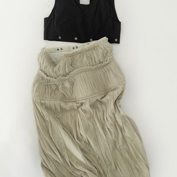 Eonts 2025 shasha black top & beige sk