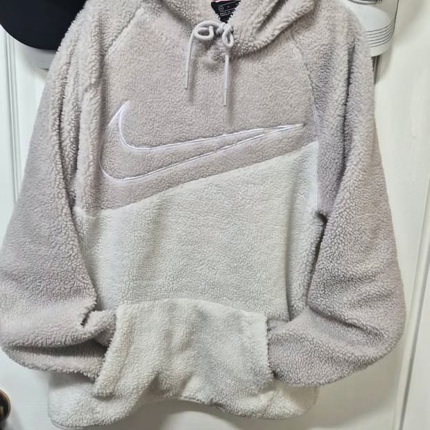나이키 스우시 뽀글이 후드티 